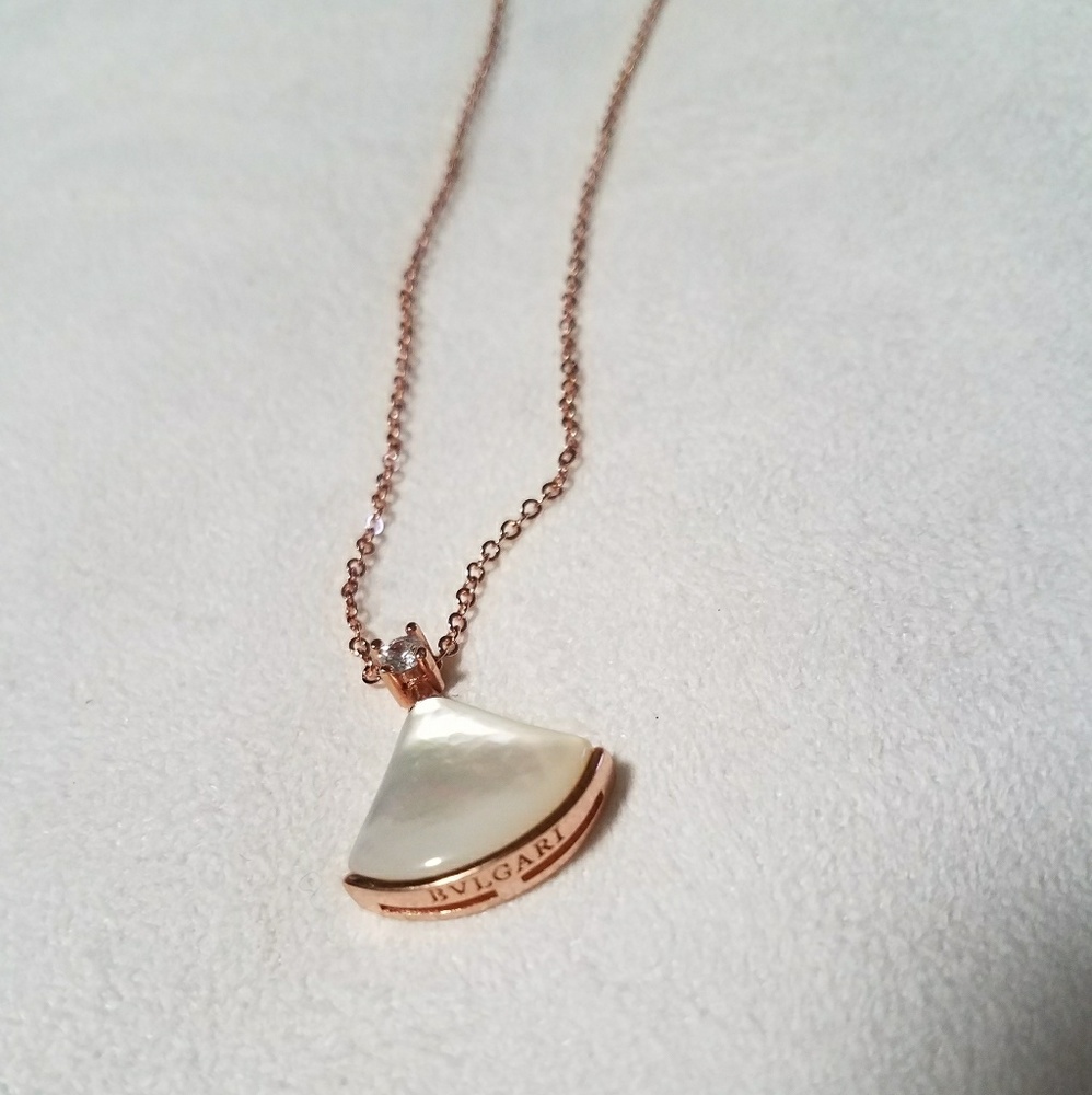 DIVA Dream MOTHER OF PEARL DIAMOND NECKLACE